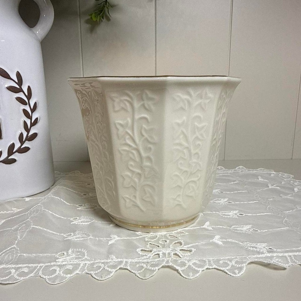 Vintage Lenox Ivory Embossed Cachepot Planter 24K Gold‎ Trim